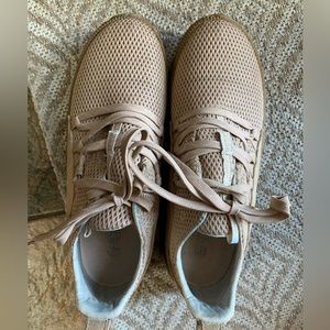 Sorel waterproof tennis shoes size 9